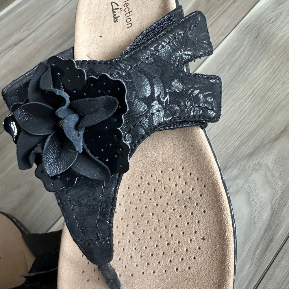 Clarks Laurieann Gema Black Floral Thong Sandals Comfort Adjustable Women’s 9 - Picture 8 of 13